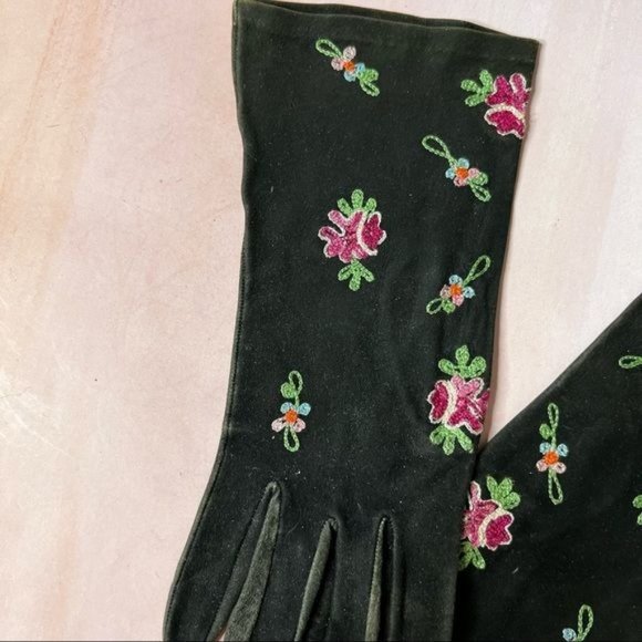Vintage Suede Leather Embroidered Floral Rose Gloves - Picture 5 of 7